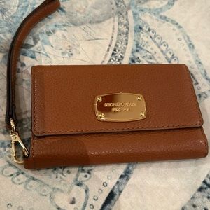 NWT Michael Kors leather phone wristlet
